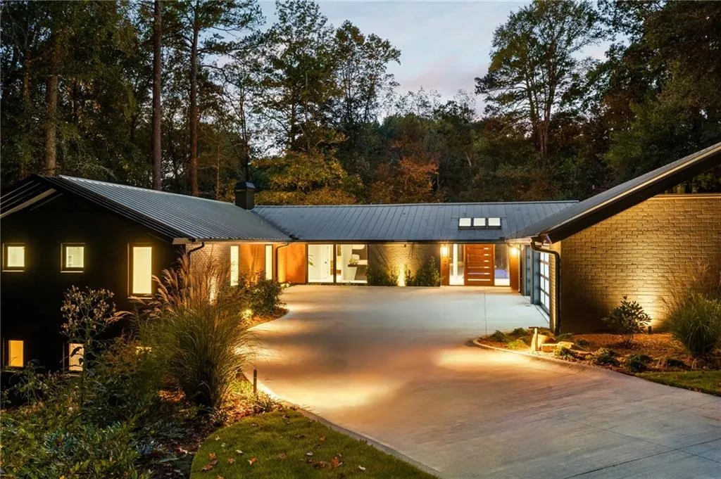 585 Amberidge Trail, Atlanta, Georgia 30328, 6 Bedrooms Bedrooms, ,5 BathroomsBathrooms,Residential,For Sale,585 Amberidge Trail,7724638