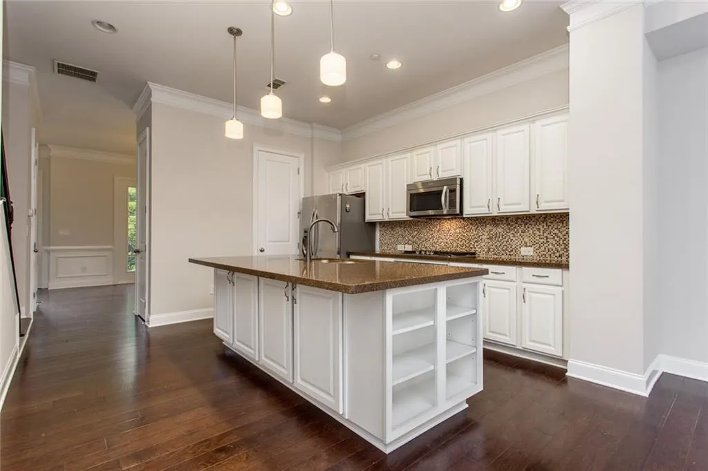 320 Alderwood Lane, Atlanta, Georgia 30328, 3 Bedrooms Bedrooms, ,3 BathroomsBathrooms,Residential,Sold,320 Alderwood Lane,6912467