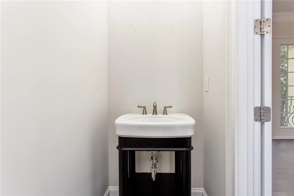 320 Alderwood Lane, Atlanta, Georgia 30328, 3 Bedrooms Bedrooms, ,3 BathroomsBathrooms,Residential,Sold,320 Alderwood Lane,6912467