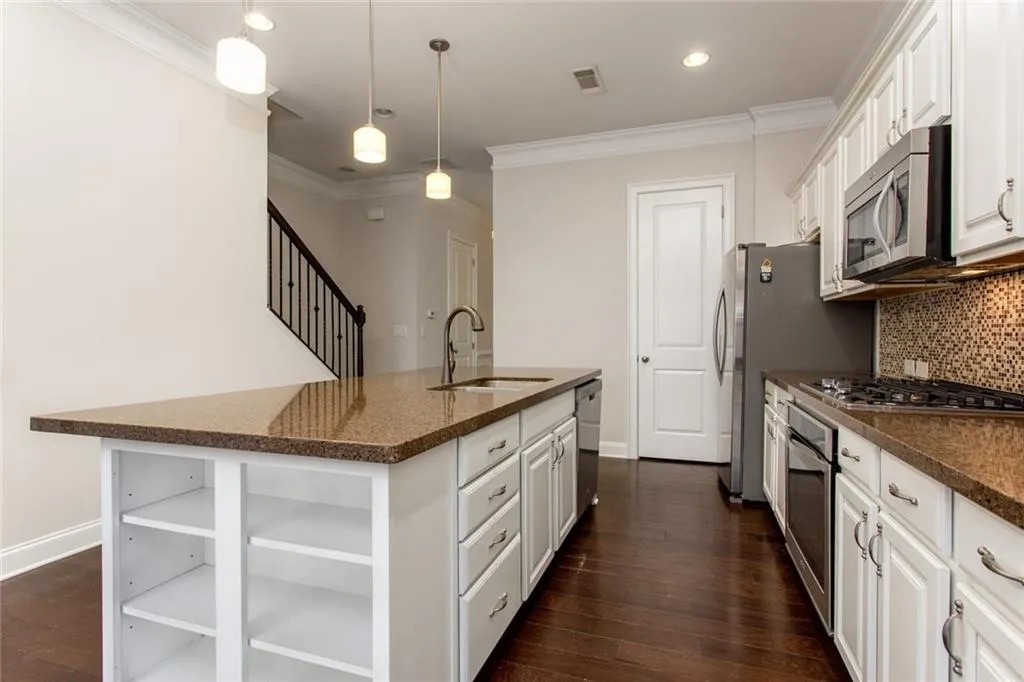 320 Alderwood Lane, Atlanta, Georgia 30328, 3 Bedrooms Bedrooms, ,3 BathroomsBathrooms,Residential,Sold,320 Alderwood Lane,6912467
