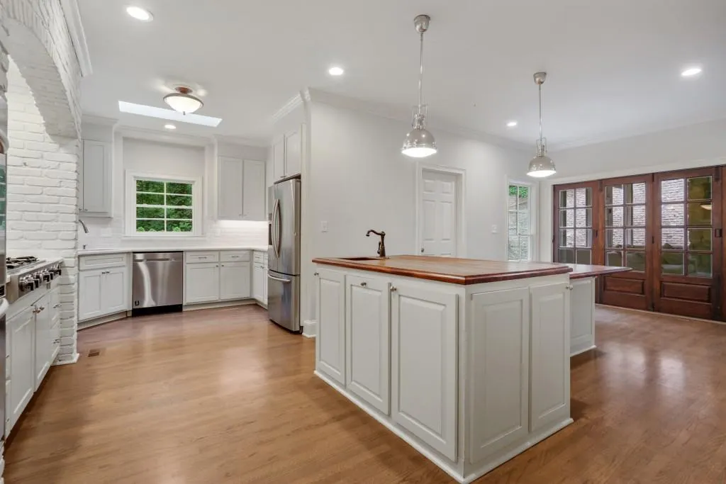 290 Burdette Road, Atlanta, Georgia 30327, 5 Bedrooms Bedrooms, ,4 BathroomsBathrooms,Residential,Sold,290 Burdette Road,6728528