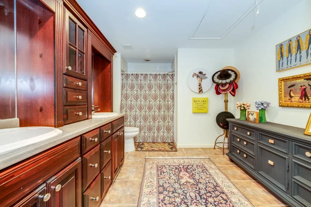 704 Bainbridge Drive, Atlanta, Georgia 30327, 3 Bedrooms Bedrooms, ,2 BathroomsBathrooms,Residential,Sold,704 Bainbridge Drive,6125983