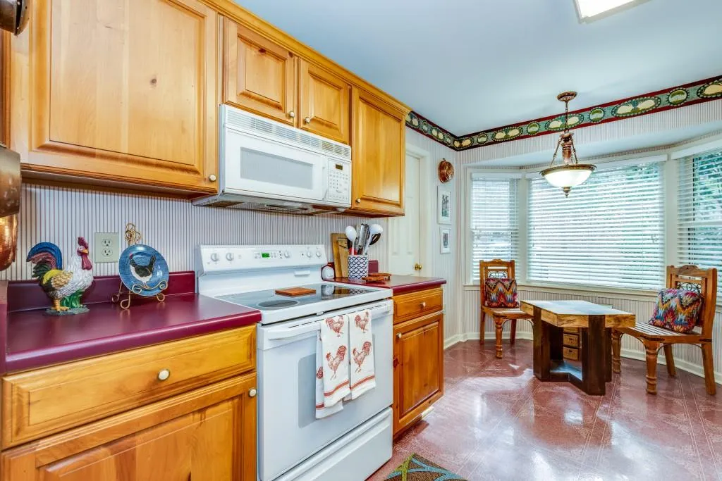704 Bainbridge Drive, Atlanta, Georgia 30327, 3 Bedrooms Bedrooms, ,2 BathroomsBathrooms,Residential,Sold,704 Bainbridge Drive,6125983