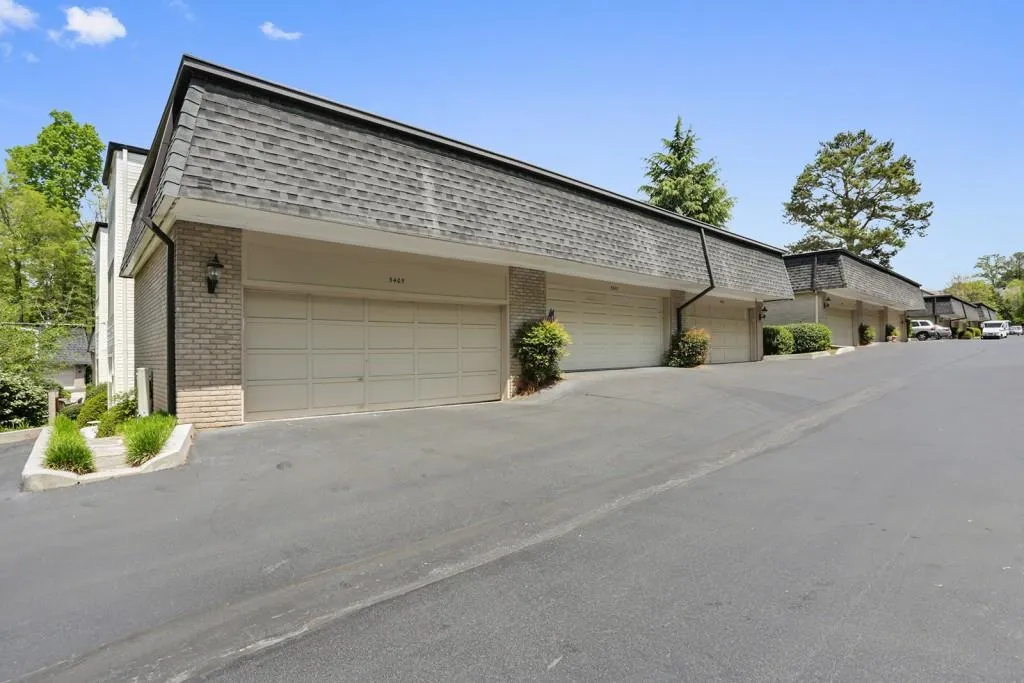 5425 Chemin De Vie Unit 5425, Sandy Springs, Georgia 30342, 2 Bedrooms Bedrooms, ,2 BathroomsBathrooms,Residential,Sold,5425 Chemin De Vie Unit 5425,5833697