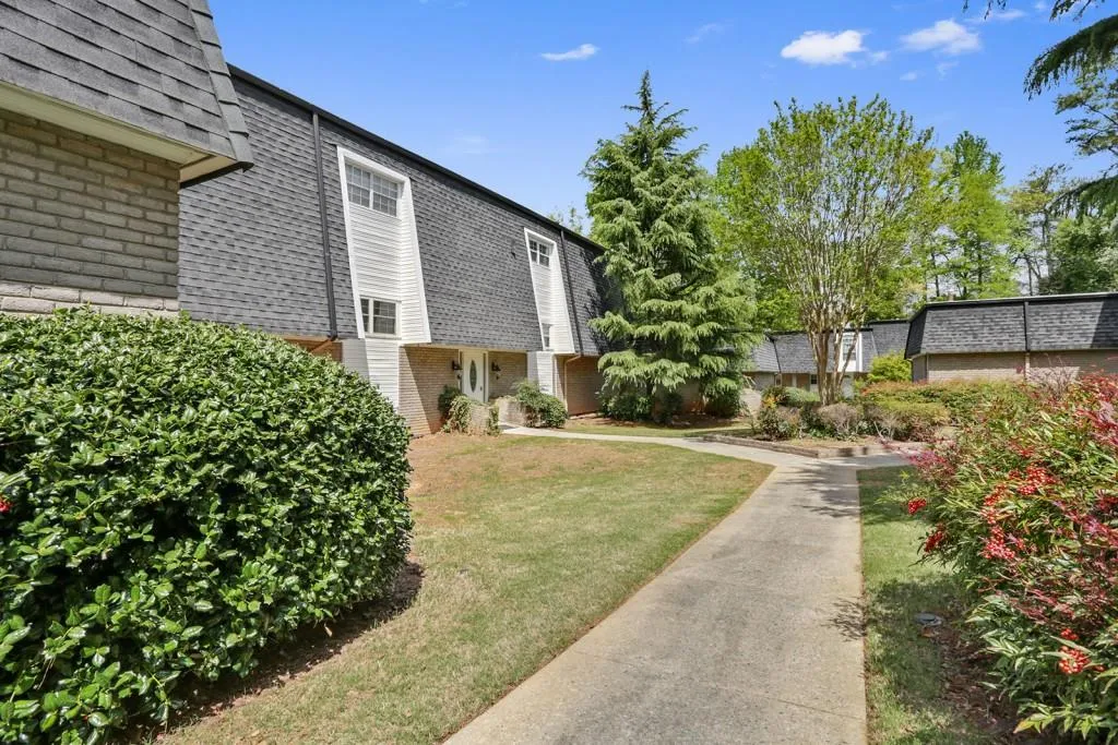 5425 Chemin De Vie Unit 5425, Sandy Springs, Georgia 30342, 2 Bedrooms Bedrooms, ,2 BathroomsBathrooms,Residential,Sold,5425 Chemin De Vie Unit 5425,5833697