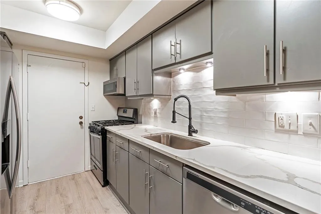 6851 Roswell Road Unit M18, Sandy Springs, Georgia 30328, 3 Bedrooms Bedrooms, ,2 BathroomsBathrooms,Residential,Sold,6851 Roswell Road Unit M18,6988950