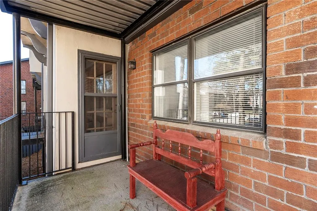 6851 Roswell Road Unit M18, Sandy Springs, Georgia 30328, 3 Bedrooms Bedrooms, ,2 BathroomsBathrooms,Residential,Sold,6851 Roswell Road Unit M18,6988950