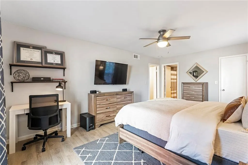 6851 Roswell Road Unit M18, Sandy Springs, Georgia 30328, 3 Bedrooms Bedrooms, ,2 BathroomsBathrooms,Residential,Sold,6851 Roswell Road Unit M18,6988950