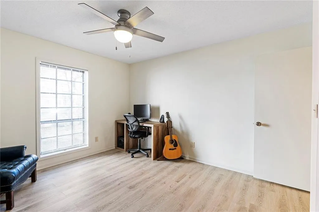 6851 Roswell Road Unit M18, Sandy Springs, Georgia 30328, 3 Bedrooms Bedrooms, ,2 BathroomsBathrooms,Residential,Sold,6851 Roswell Road Unit M18,6988950