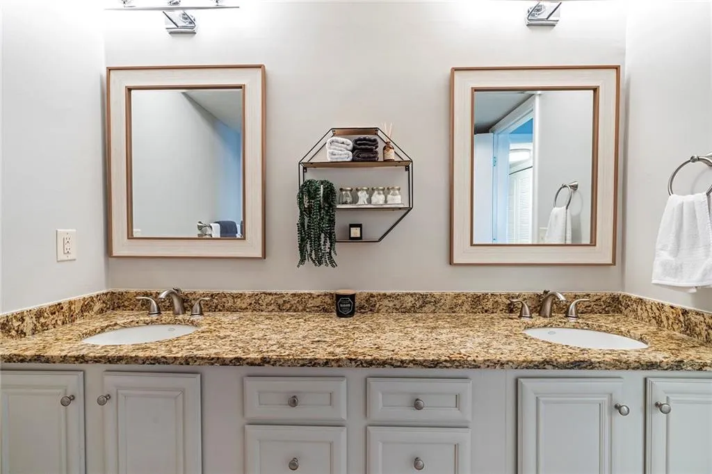 6851 Roswell Road Unit M18, Sandy Springs, Georgia 30328, 3 Bedrooms Bedrooms, ,2 BathroomsBathrooms,Residential,Sold,6851 Roswell Road Unit M18,6988950