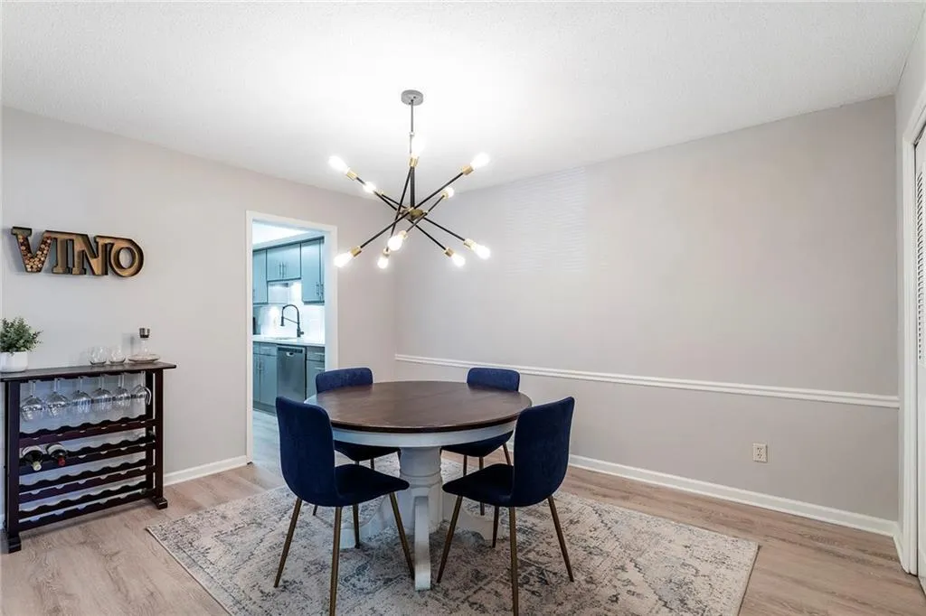 6851 Roswell Road Unit M18, Sandy Springs, Georgia 30328, 3 Bedrooms Bedrooms, ,2 BathroomsBathrooms,Residential,Sold,6851 Roswell Road Unit M18,6988950