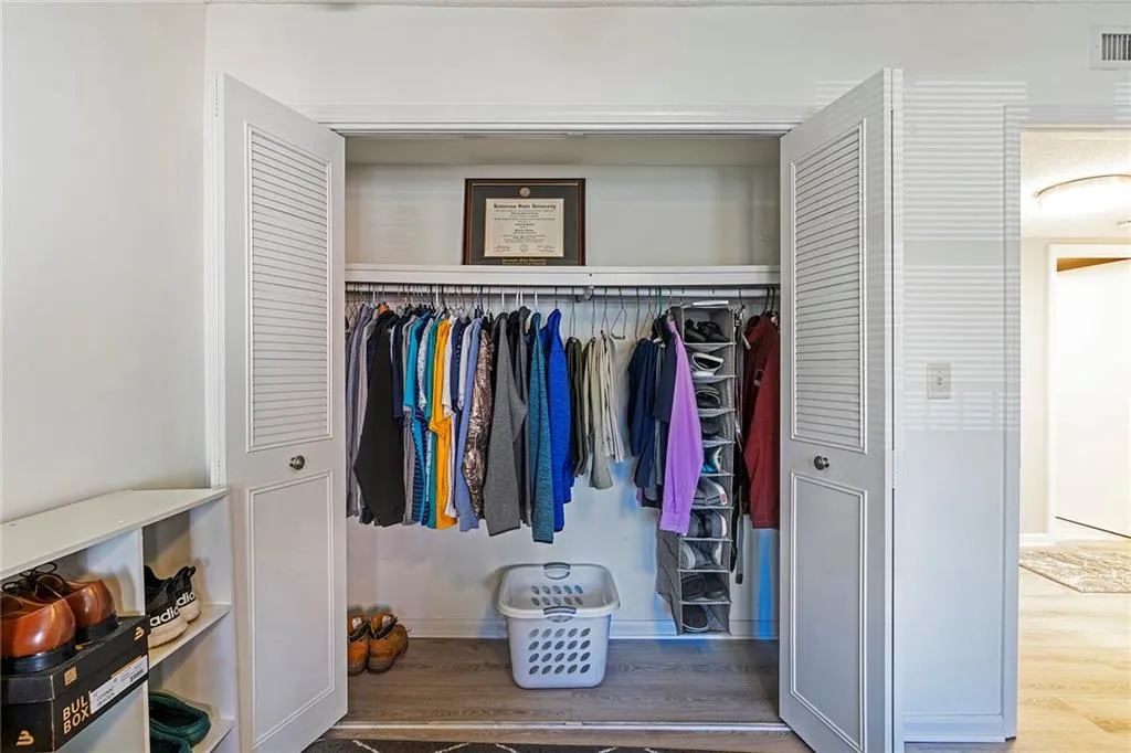 6851 Roswell Road Unit M18, Sandy Springs, Georgia 30328, 3 Bedrooms Bedrooms, ,2 BathroomsBathrooms,Residential,Sold,6851 Roswell Road Unit M18,6988950