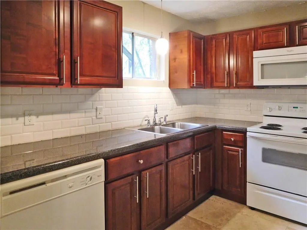 5534 Kingsport Drive, Atlanta, Georgia 30342, 3 Bedrooms Bedrooms, ,2 BathroomsBathrooms,Residential,Sold,5534 Kingsport Drive,5859062