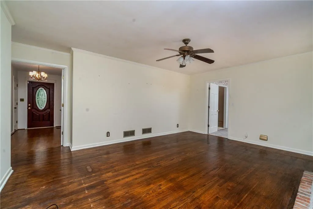 330 W Spalding Drive, Sandy Springs, Georgia 30328, 3 Bedrooms Bedrooms, ,2 BathroomsBathrooms,Residential,Sold,330 W Spalding Drive,6085280