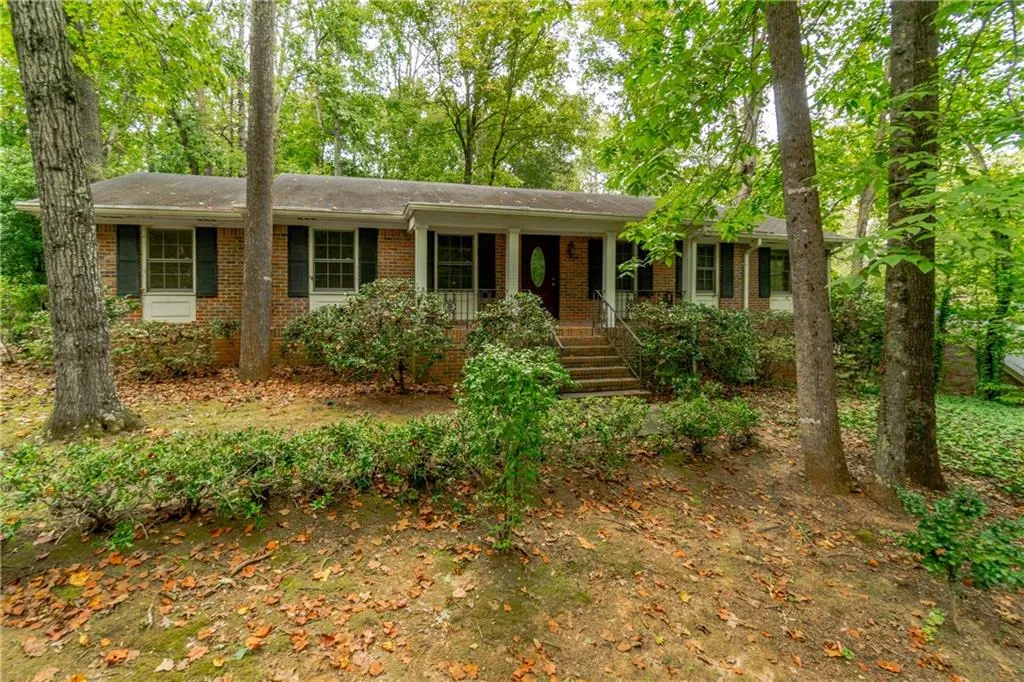 330 W Spalding Drive, Sandy Springs, Georgia 30328, 3 Bedrooms Bedrooms, ,2 BathroomsBathrooms,Residential,Sold,330 W Spalding Drive,6085280