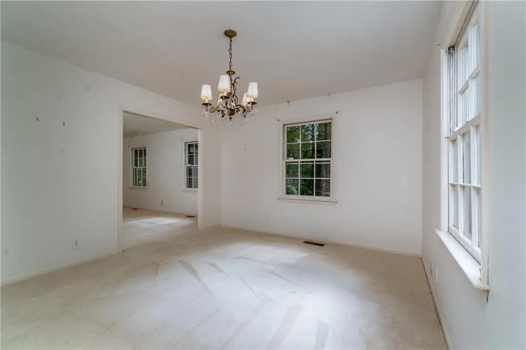 330 W Spalding Drive, Sandy Springs, Georgia 30328, 3 Bedrooms Bedrooms, ,2 BathroomsBathrooms,Residential,Sold,330 W Spalding Drive,6085280