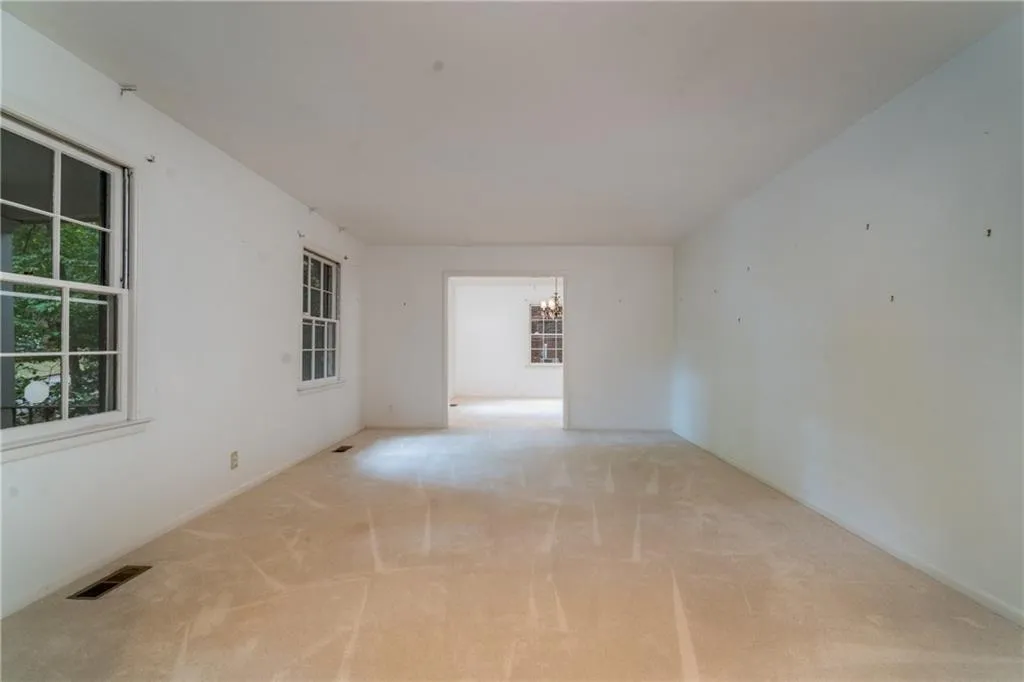 330 W Spalding Drive, Sandy Springs, Georgia 30328, 3 Bedrooms Bedrooms, ,2 BathroomsBathrooms,Residential,Sold,330 W Spalding Drive,6085280