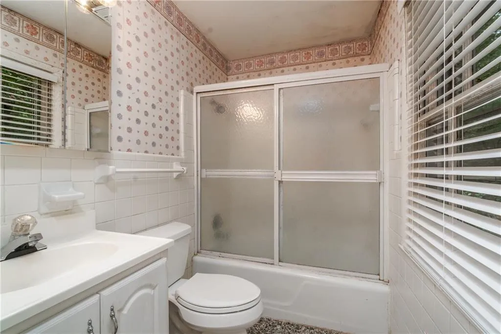 330 W Spalding Drive, Sandy Springs, Georgia 30328, 3 Bedrooms Bedrooms, ,2 BathroomsBathrooms,Residential,Sold,330 W Spalding Drive,6085280