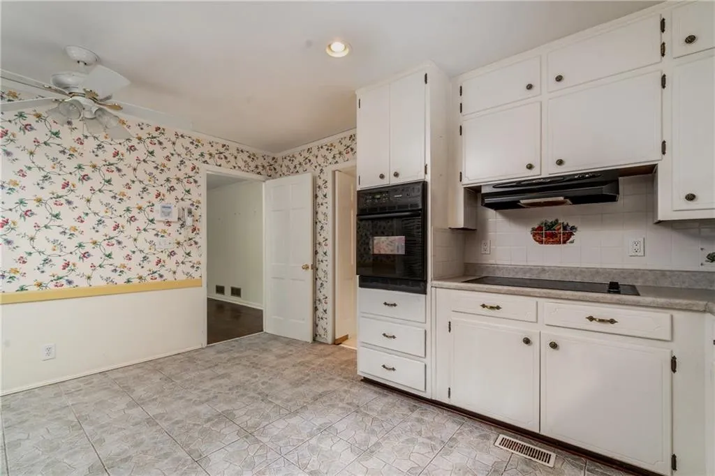 330 W Spalding Drive, Sandy Springs, Georgia 30328, 3 Bedrooms Bedrooms, ,2 BathroomsBathrooms,Residential,Sold,330 W Spalding Drive,6085280