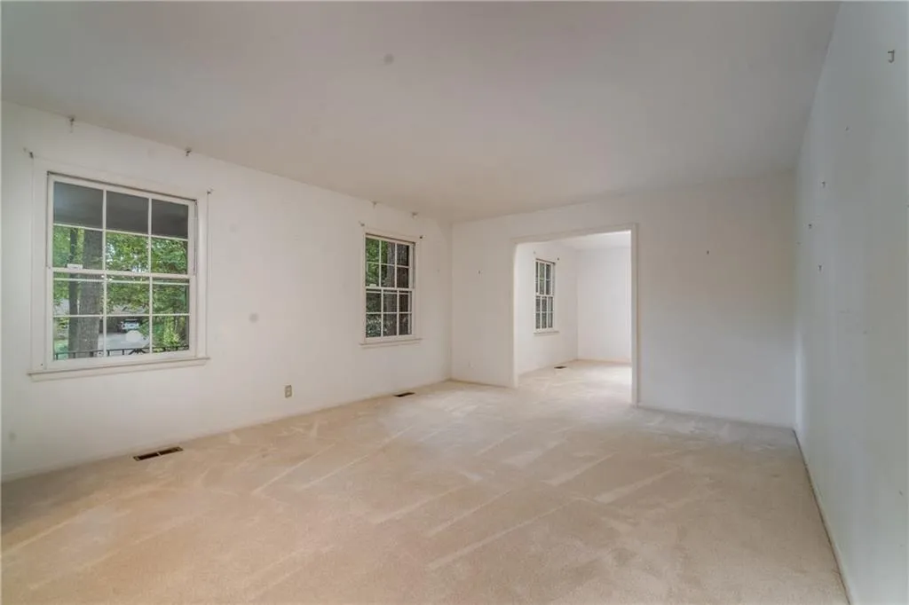 330 W Spalding Drive, Sandy Springs, Georgia 30328, 3 Bedrooms Bedrooms, ,2 BathroomsBathrooms,Residential,Sold,330 W Spalding Drive,6085280