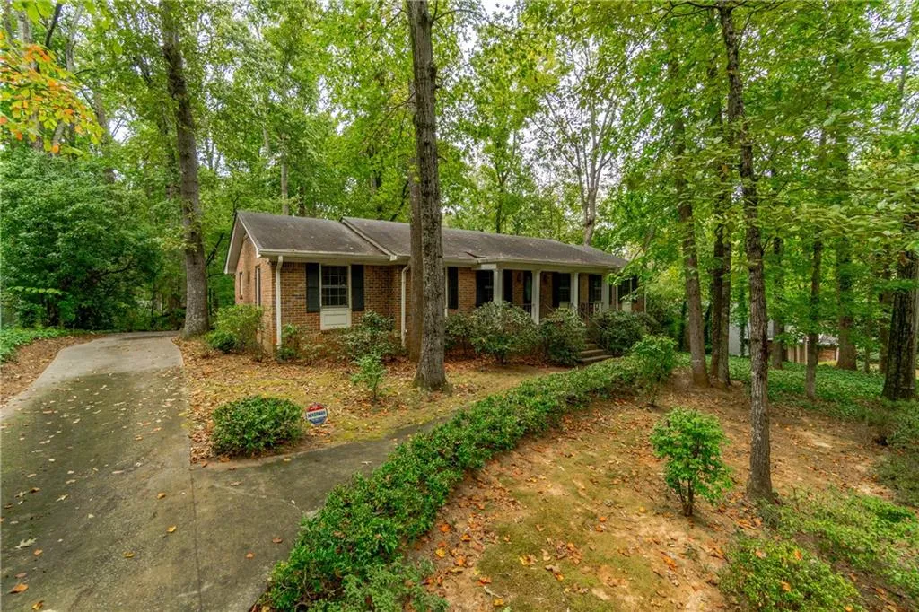 330 W Spalding Drive, Sandy Springs, Georgia 30328, 3 Bedrooms Bedrooms, ,2 BathroomsBathrooms,Residential,Sold,330 W Spalding Drive,6085280