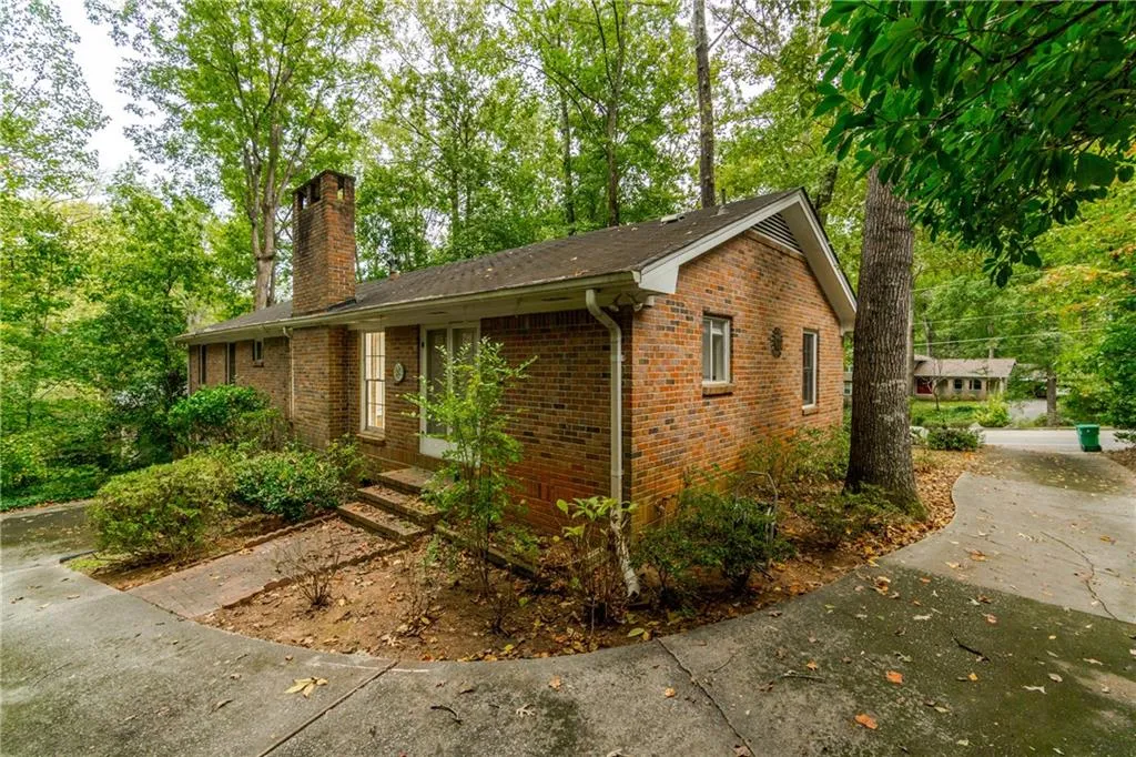 330 W Spalding Drive, Sandy Springs, Georgia 30328, 3 Bedrooms Bedrooms, ,2 BathroomsBathrooms,Residential,Sold,330 W Spalding Drive,6085280
