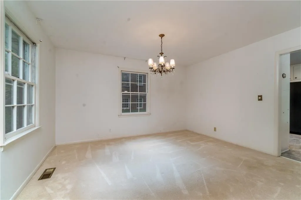 330 W Spalding Drive, Sandy Springs, Georgia 30328, 3 Bedrooms Bedrooms, ,2 BathroomsBathrooms,Residential,Sold,330 W Spalding Drive,6085280