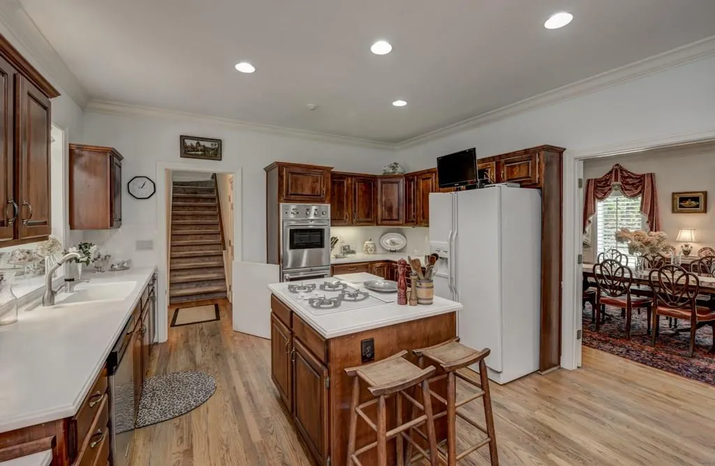 485 Pickering Lane, Atlanta, Georgia 30327, 4 Bedrooms Bedrooms, ,3 BathroomsBathrooms,Residential,Sold,485 Pickering Lane,5919414