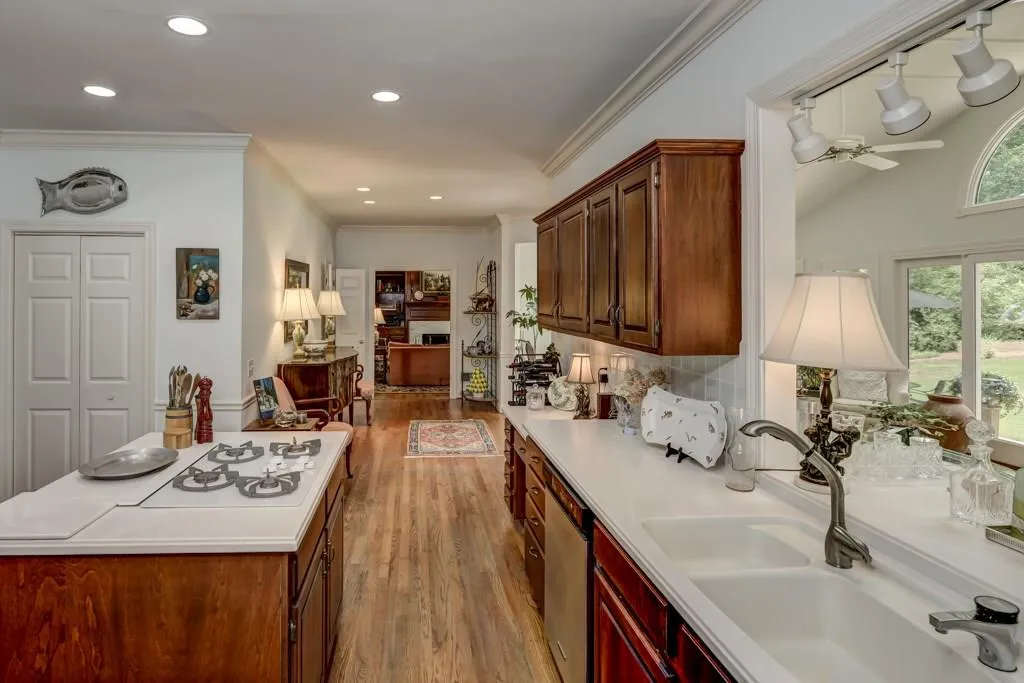 485 Pickering Lane, Atlanta, Georgia 30327, 4 Bedrooms Bedrooms, ,3 BathroomsBathrooms,Residential,Sold,485 Pickering Lane,5919414