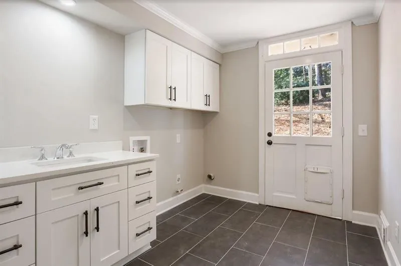 105 Blenheim Place, Sandy Springs, Georgia 30350, 6 Bedrooms Bedrooms, ,5 BathroomsBathrooms,Residential,Sold,105 Blenheim Place,6746502