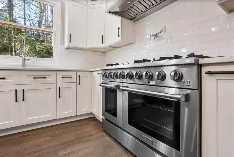 105 Blenheim Place, Sandy Springs, Georgia 30350, 6 Bedrooms Bedrooms, ,5 BathroomsBathrooms,Residential,Sold,105 Blenheim Place,6746502