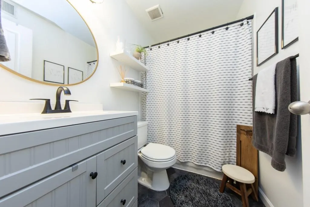 6940 Roswell Road Unit 24e, Atlanta, Georgia 30028, 1 Bedroom Bedrooms, ,1 BathroomBathrooms,Residential,Sold,6940 Roswell Road Unit 24e,6816215