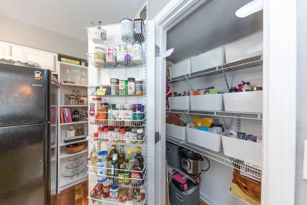 6940 Roswell Road Unit 24e, Atlanta, Georgia 30028, 1 Bedroom Bedrooms, ,1 BathroomBathrooms,Residential,Sold,6940 Roswell Road Unit 24e,6816215