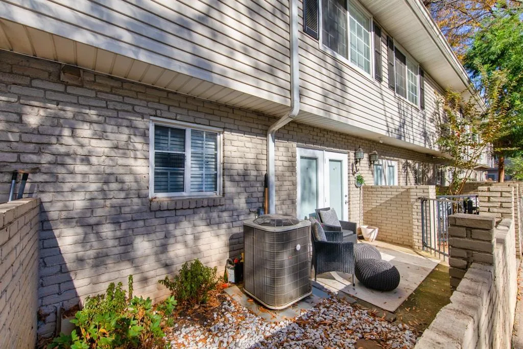 6940 Roswell Road Unit 24e, Atlanta, Georgia 30028, 1 Bedroom Bedrooms, ,1 BathroomBathrooms,Residential,Sold,6940 Roswell Road Unit 24e,6816215