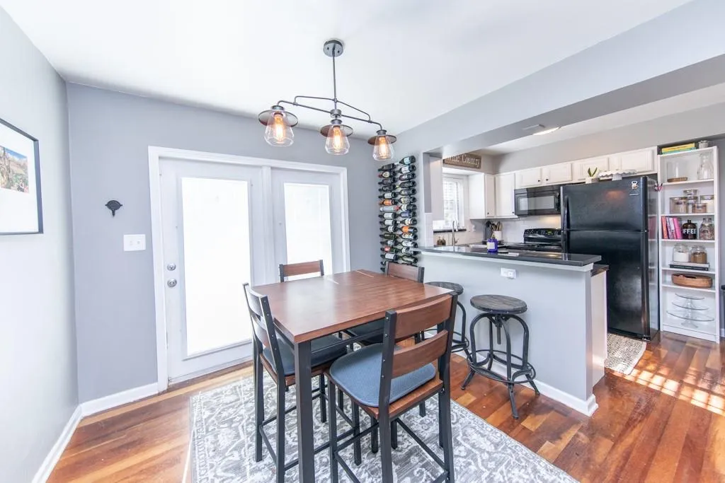 6940 Roswell Road Unit 24e, Atlanta, Georgia 30028, 1 Bedroom Bedrooms, ,1 BathroomBathrooms,Residential,Sold,6940 Roswell Road Unit 24e,6816215