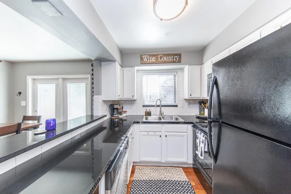 6940 Roswell Road Unit 24e, Atlanta, Georgia 30028, 1 Bedroom Bedrooms, ,1 BathroomBathrooms,Residential,Sold,6940 Roswell Road Unit 24e,6816215