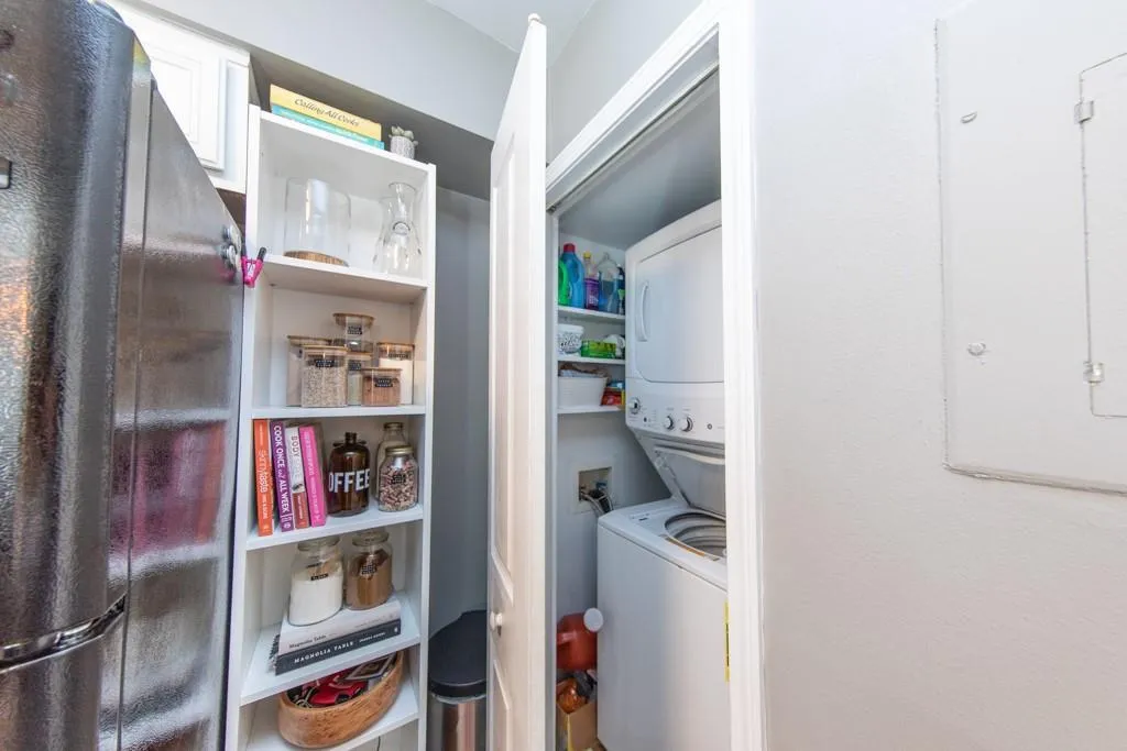 6940 Roswell Road Unit 24e, Atlanta, Georgia 30028, 1 Bedroom Bedrooms, ,1 BathroomBathrooms,Residential,Sold,6940 Roswell Road Unit 24e,6816215