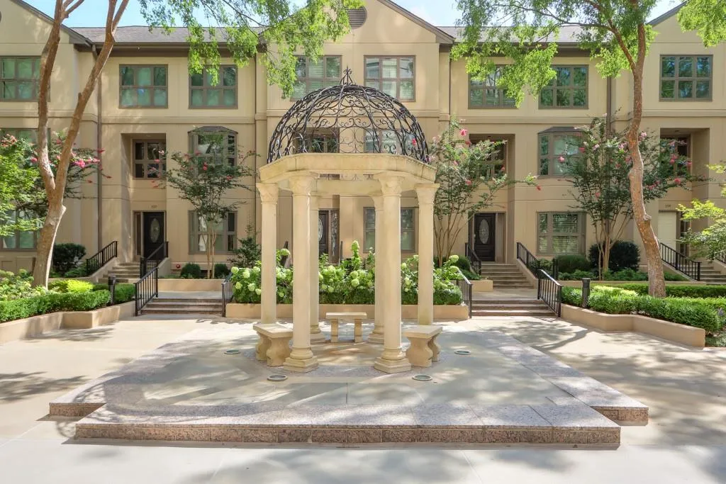 3475 Oak Valley Road Ne Unit 530, Atlanta, Georgia 30326, 2 Bedrooms Bedrooms, ,2 BathroomsBathrooms,Residential,For Sale,3475 Oak Valley Road Ne Unit 530,7654264