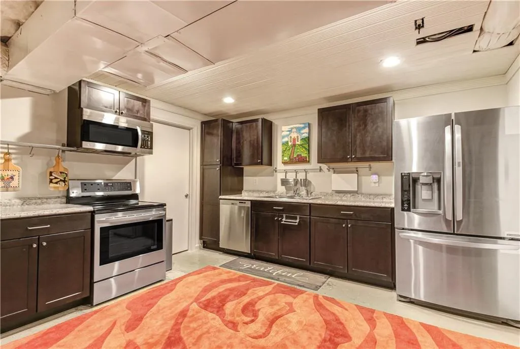 355 Franklin Road, Sandy Springs, Georgia 30342, 4 Bedrooms Bedrooms, ,3 BathroomsBathrooms,Residential,Sold,355 Franklin Road,6956818