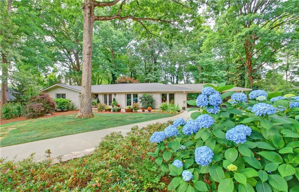 355 Franklin Road, Sandy Springs, Georgia 30342, 4 Bedrooms Bedrooms, ,3 BathroomsBathrooms,Residential,Sold,355 Franklin Road,6956818