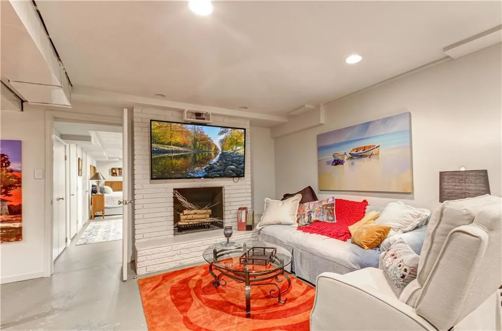 355 Franklin Road, Sandy Springs, Georgia 30342, 4 Bedrooms Bedrooms, ,3 BathroomsBathrooms,Residential,Sold,355 Franklin Road,6956818