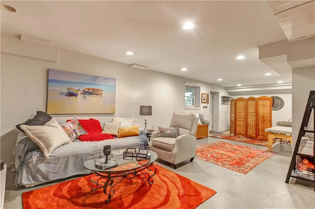 355 Franklin Road, Sandy Springs, Georgia 30342, 4 Bedrooms Bedrooms, ,3 BathroomsBathrooms,Residential,Sold,355 Franklin Road,6956818