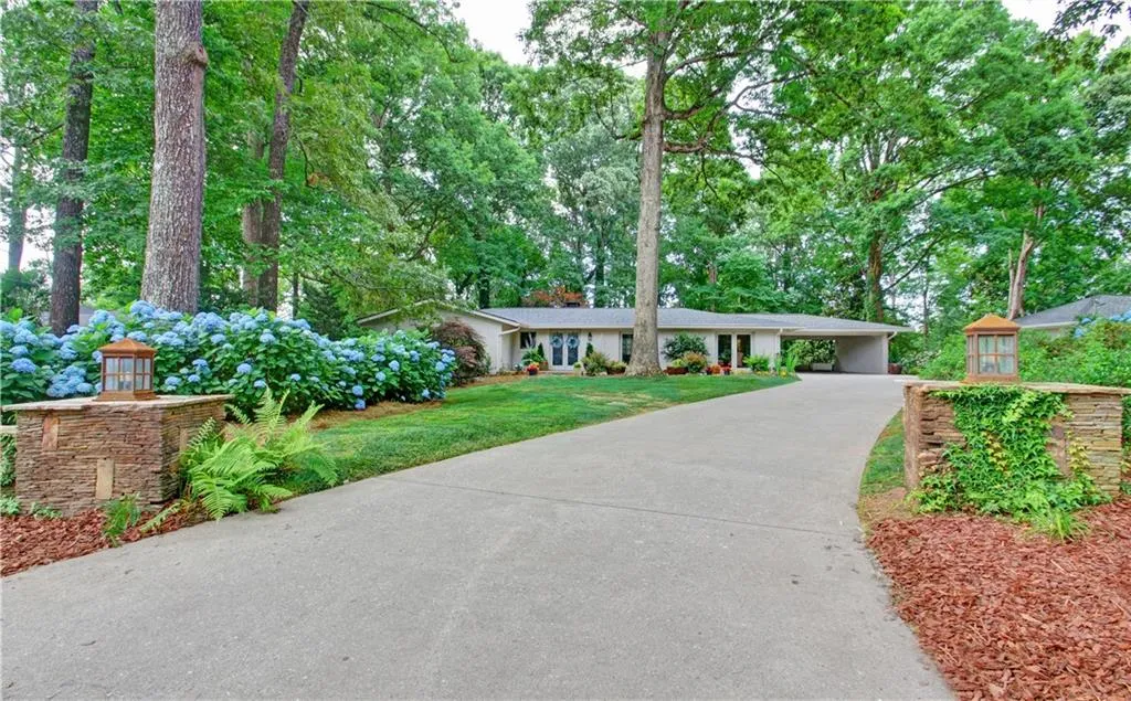 355 Franklin Road, Sandy Springs, Georgia 30342, 4 Bedrooms Bedrooms, ,3 BathroomsBathrooms,Residential,Sold,355 Franklin Road,6956818