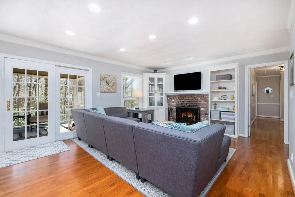 225 Abington Drive, Sandy Springs, Georgia 30328, 4 Bedrooms Bedrooms, ,3 BathroomsBathrooms,Residential,Sold,225 Abington Drive,6848990