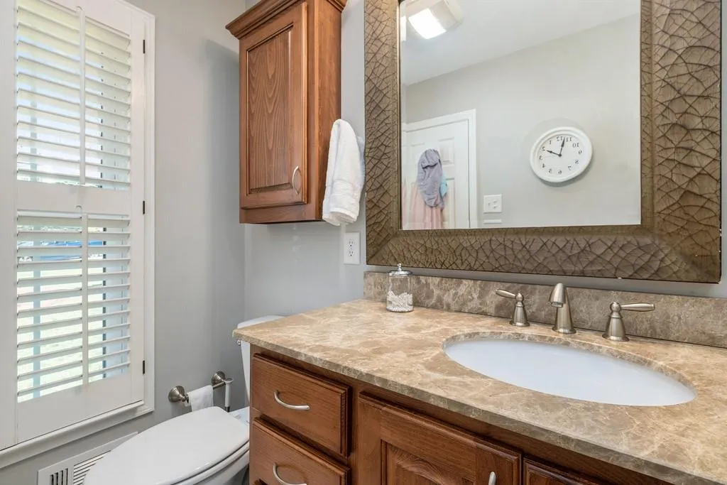 225 Abington Drive, Sandy Springs, Georgia 30328, 4 Bedrooms Bedrooms, ,3 BathroomsBathrooms,Residential,Sold,225 Abington Drive,6848990