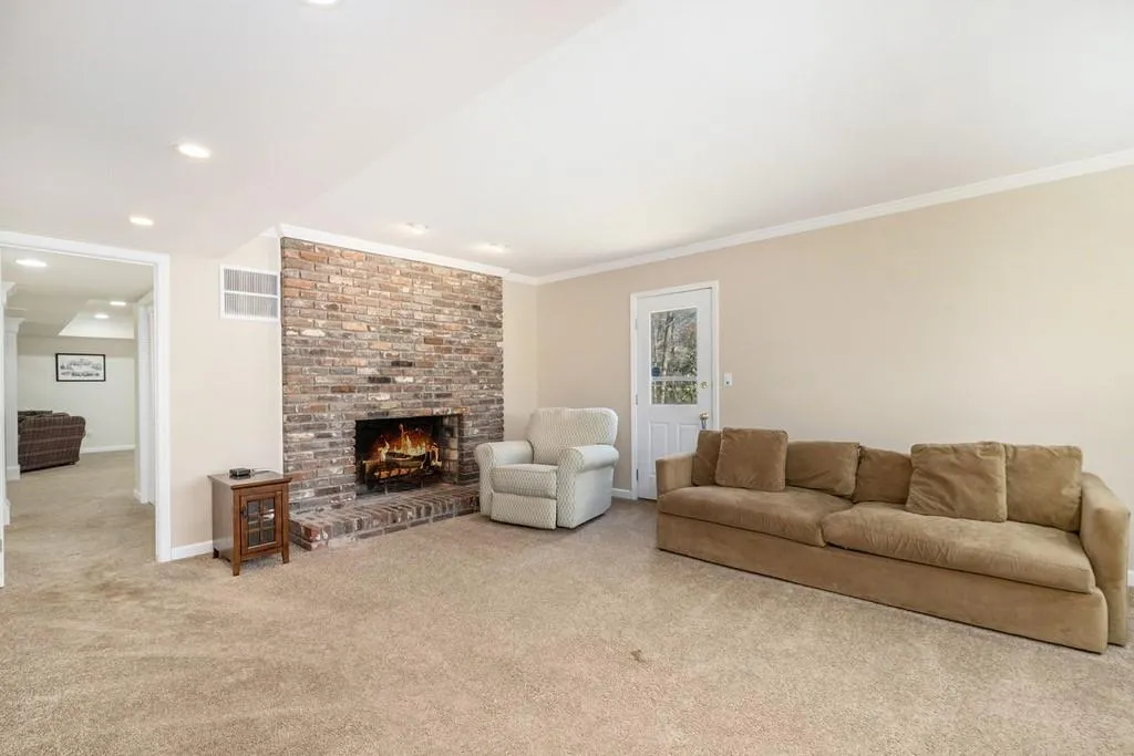 225 Abington Drive, Sandy Springs, Georgia 30328, 4 Bedrooms Bedrooms, ,3 BathroomsBathrooms,Residential,Sold,225 Abington Drive,6848990