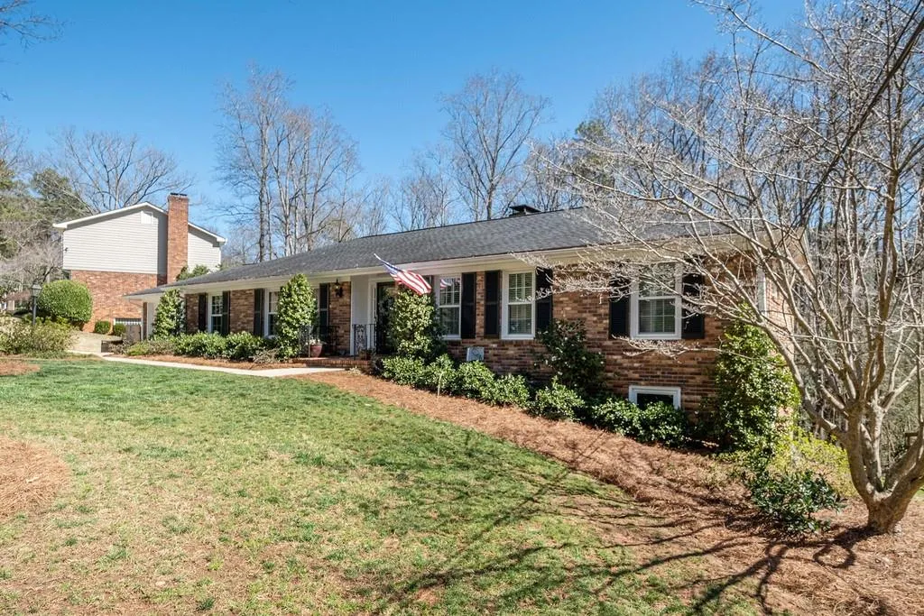 225 Abington Drive, Sandy Springs, Georgia 30328, 4 Bedrooms Bedrooms, ,3 BathroomsBathrooms,Residential,Sold,225 Abington Drive,6848990