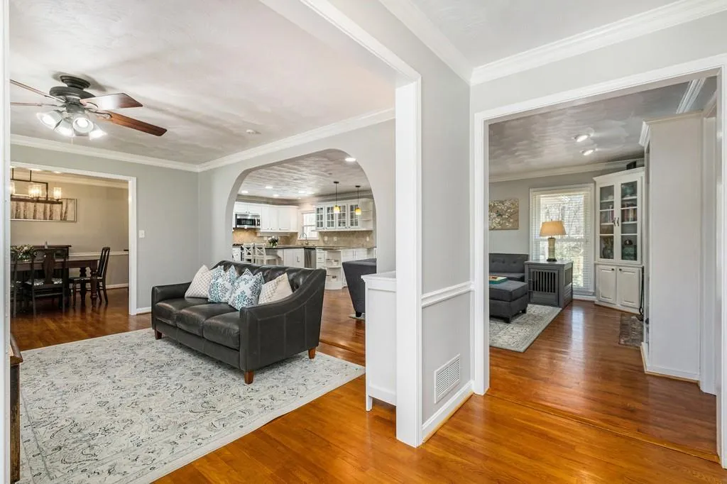 225 Abington Drive, Sandy Springs, Georgia 30328, 4 Bedrooms Bedrooms, ,3 BathroomsBathrooms,Residential,Sold,225 Abington Drive,6848990