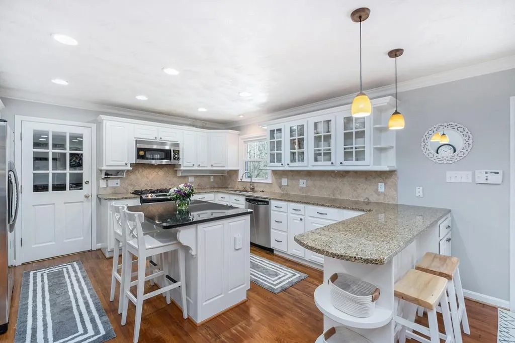 225 Abington Drive, Sandy Springs, Georgia 30328, 4 Bedrooms Bedrooms, ,3 BathroomsBathrooms,Residential,Sold,225 Abington Drive,6848990