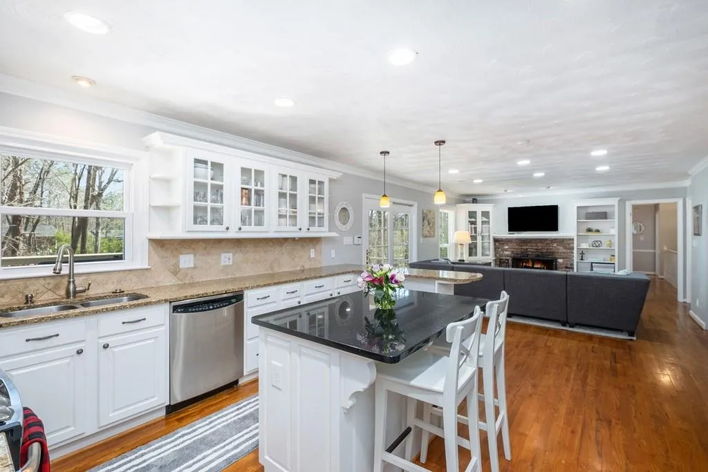 225 Abington Drive, Sandy Springs, Georgia 30328, 4 Bedrooms Bedrooms, ,3 BathroomsBathrooms,Residential,Sold,225 Abington Drive,6848990